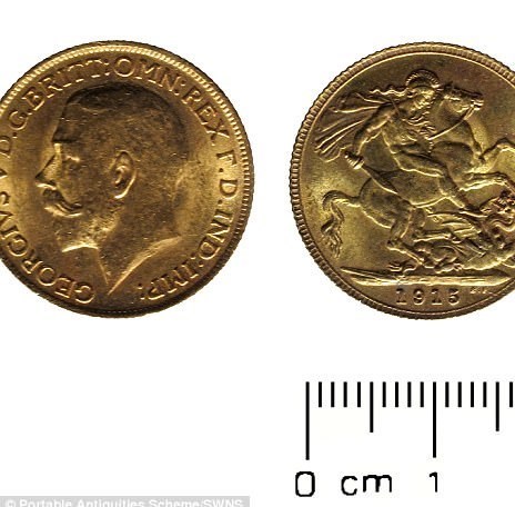 قیمت گنج عکس گنج های پیدا شده سکه طلا قدیمی پول قدیمی بزرگترین گنج جهان اخبار انگلیس آدرس گنج
