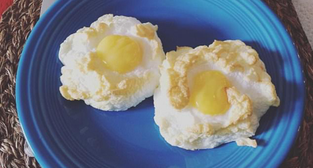 طرز تهیه نیمرو طرز تهیه تخم مرغ ابری خلاقیت آشپزی بهترین سایت آشپزی انواع نیمرو برای صبحانه آشپزی ساده سریع و آسان Eggs in Clouds