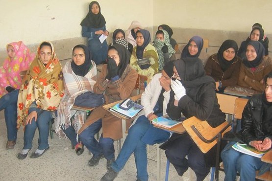 وضعیت 2 دبیرستان در ایران!!!(تاسف بار) 1
