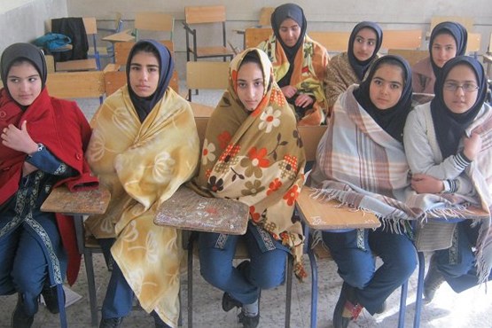 وضعیت 2 دبیرستان در ایران!!!(تاسف بار) 