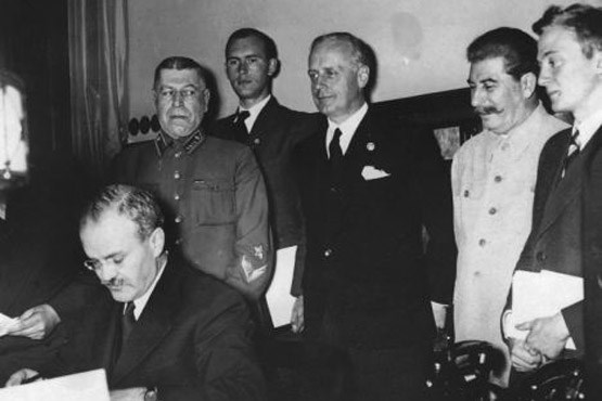 آلمان ‌نازی و شوروی پیمان عدم مخاصمه امضا کردند + عکس 1