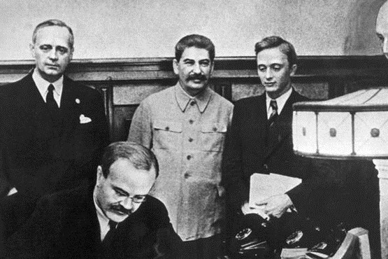 آلمان ‌نازی و شوروی پیمان عدم مخاصمه امضا کردند + عکس 1