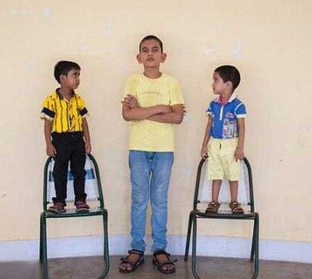 پسربچه 5 ساله هندی با قد 1 مترو 70 سانتی متری + عکس