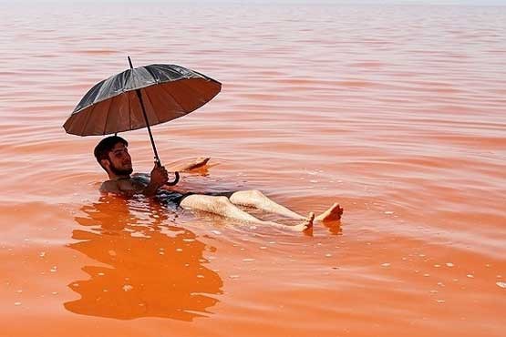دریاچه ارومیه رنگ خون گرفت + عکس 1