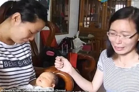 کودک عجیب عجیب الخلقه زندگی در چین تولد نوزاد عجیب بیماری عجیب اخبار چین آنوفتالمی