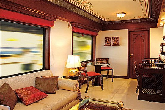 قطار لوکس قطار گردشگری قطار در هند توریستی هند Golden Chariot