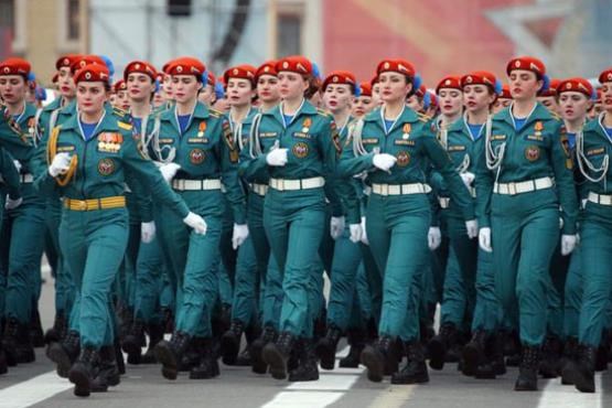 سربازان زن روس در رژه روز پیروزی+عکس