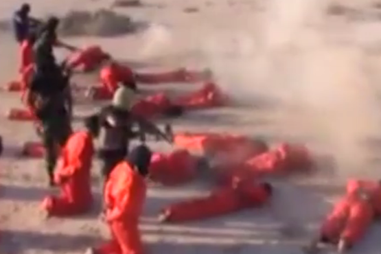 اعدام 18 تروریست داعش به سبک داعشی + عکس