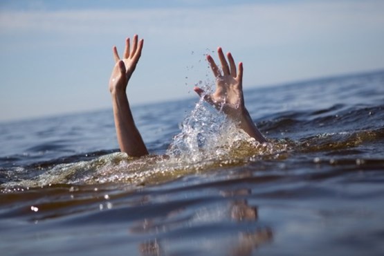 مدیر و ناجیان استخر مقصر مرگ پسر شناگر +عکس