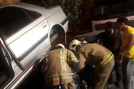 تصادف در اتوبان تهران - قم؛ دو نفر در آتش خودرو سوختند +عکس