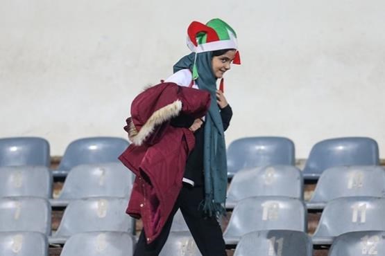 فدراسیون فوتبال برنامه‌ای برای حضور زنان در دربی ندارد/بانوان به استادیوم مراجعه نکنند
