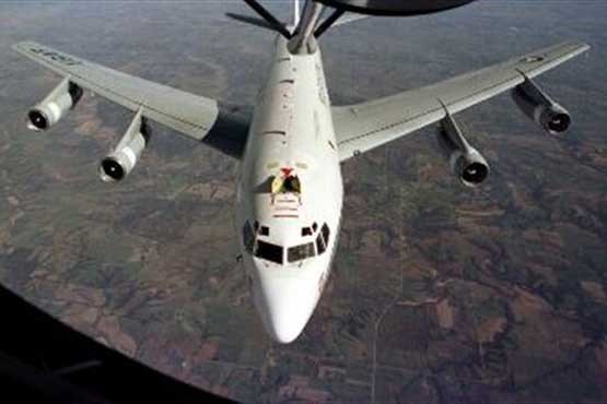 پرواز هواپیمای ردیاب هسته‌ای آمریکا بر فراز پایگاهی در عراق