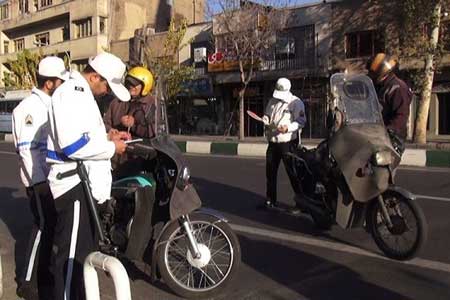 حرکت موتورسیکلتها به موازات وسایل نقلیه در یک خط عبور ممنوع