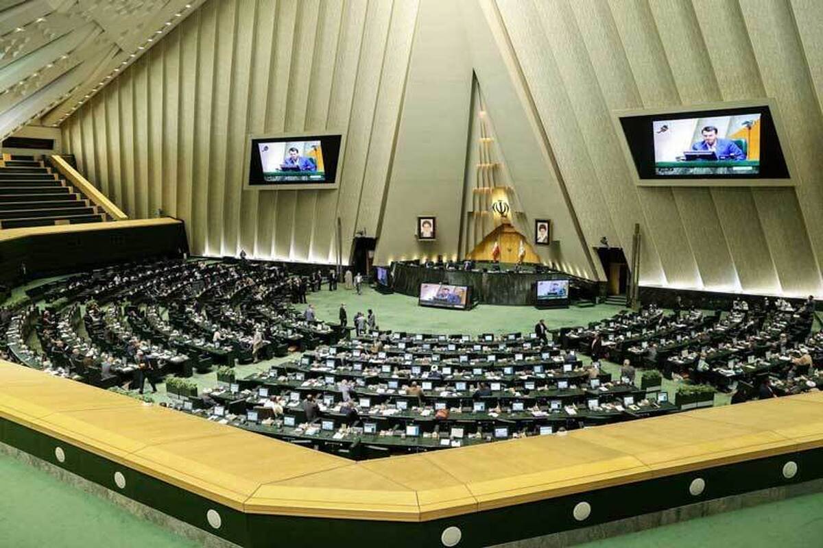 نمایندگان مجلس شورای اسلامی‌با صدور بیانیه‌ای از تولید و پخش ویژه برنامه‌های نوروزی، قرآنی و انتخاباتی رسانه ملی، تقدیر و تشکر کردند.