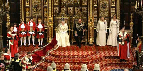 اختیارات منحصر به فرد ملکه بریتانیا(تصاویر)
