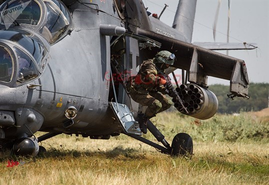 مانور کماندوهای روس با هلیکوپترهای Mi-35M/عکس